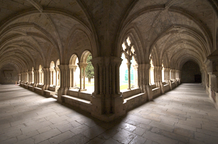 Pandas sur y oeste del claustro de Poblet